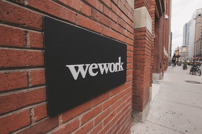 wework墙面装饰的浅焦点